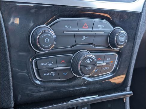 Used 2019 Chrysler 300 Limited RWD image 14