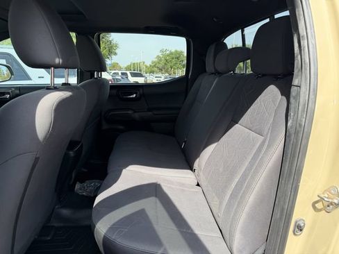 Used 2016 Toyota Tacoma TRD Off-Road w/ Premium & Technology Package AWD/4WD image 27