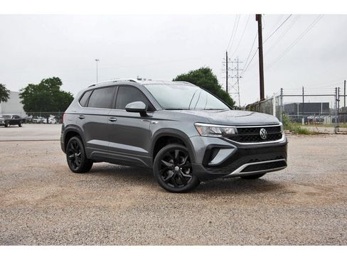 Used 2023 Volkswagen Taos SE w/ Panoramic Sunroof Package FWD image 1