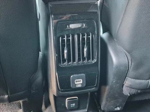Used 2024 Jeep Compass Latitude AWD/4WD image 16