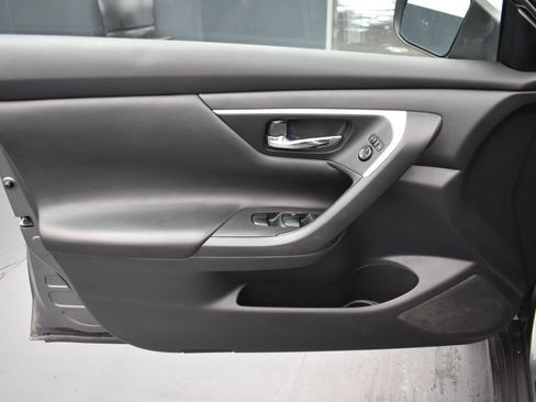 Used 2017 Nissan Altima 2.5 S w/ Power Driver Seat Package FWD image 9