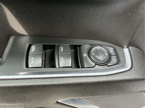 Used 2023 Chevrolet Silverado 1500 LT AWD/4WD image 19