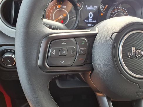 Used 2025 Jeep Wrangler Unlimited Sport AWD/4WD image 19
