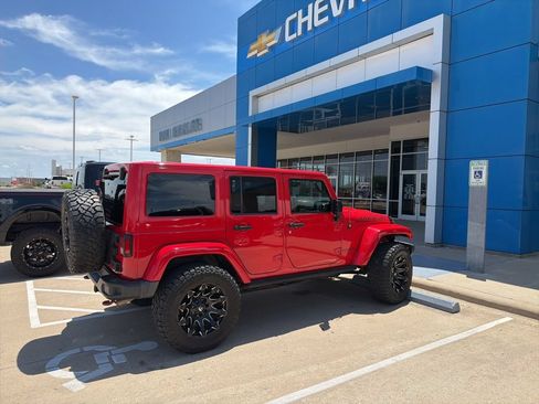 Used 2016 Jeep Wrangler Unlimited Rubicon AWD/4WD image 2