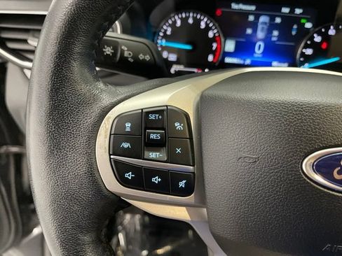 Used 2021 Ford Explorer XLT w/ Equipment Group 202A AWD/4WD image 18