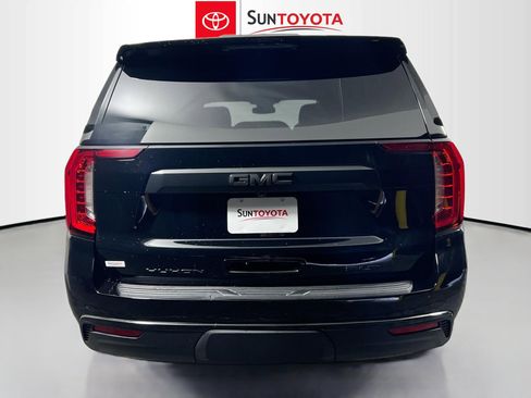 Used 2023 GMC Yukon SLT w/ SLT Luxury Package image 5