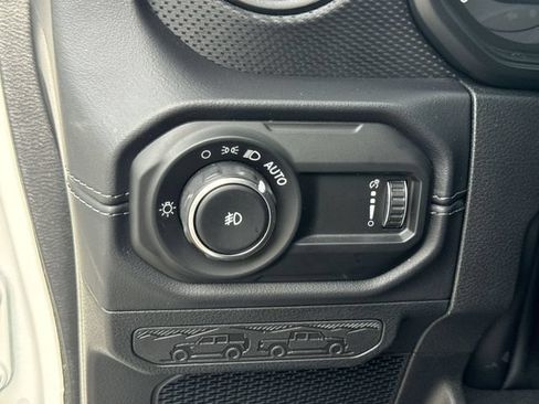 Used 2026 Jeep Wrangler Unlimited Rubicon AWD/4WD image 34