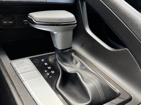 Used 2022 Hyundai Elantra SE FWD image 19
