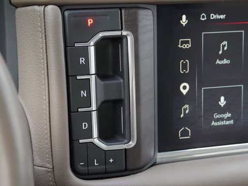 Used 2023 GMC Yukon Denali w/ Advanced Technology Package AWD/4WD image 28