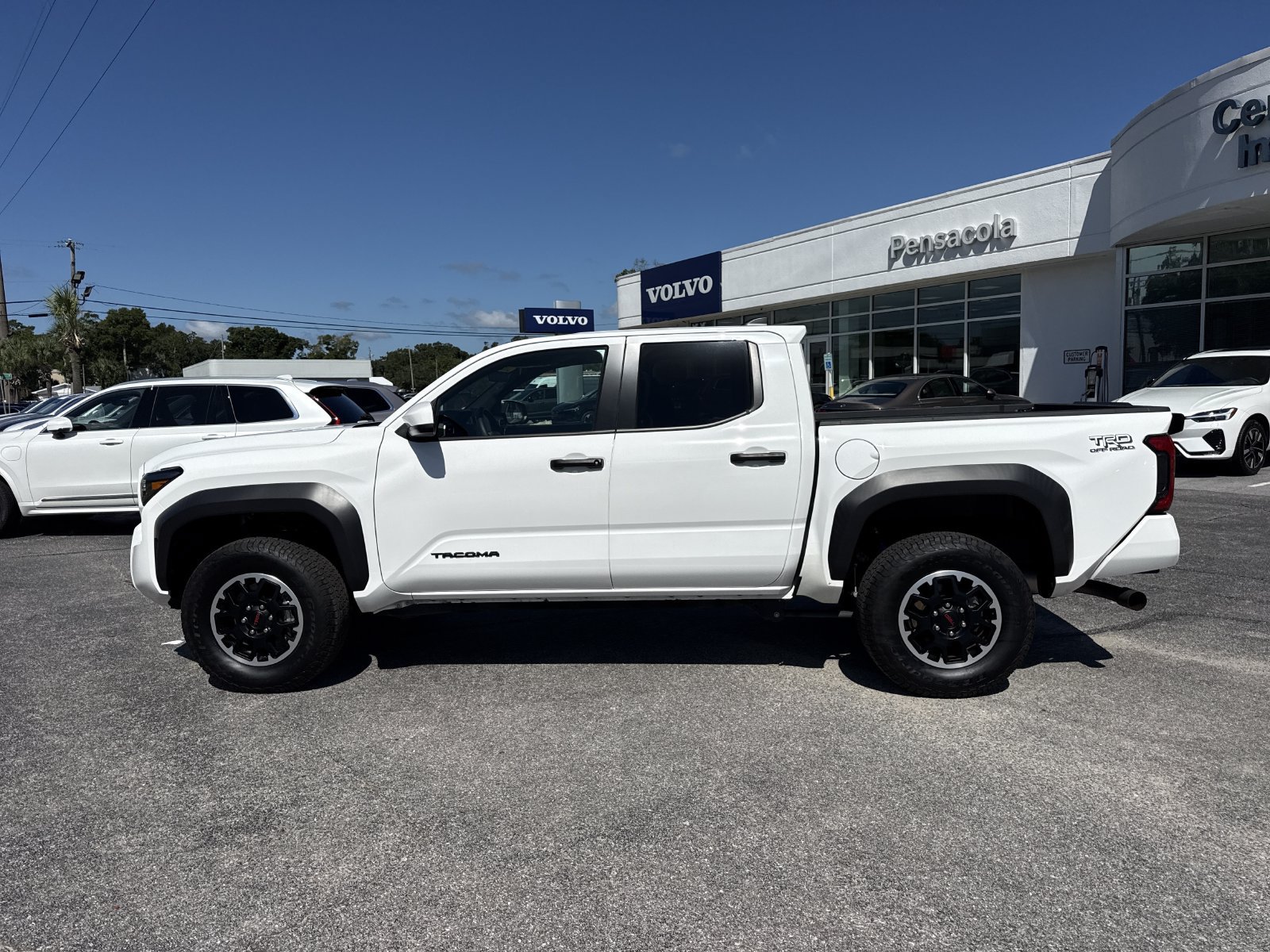 Used 2025 Toyota Tacoma TRD Off-Road AWD/4WD image 2