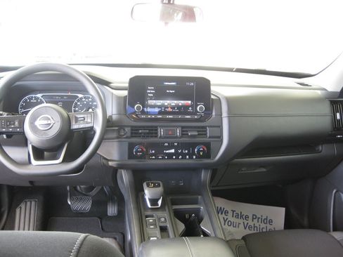 Used 2025 Nissan Pathfinder S FWD image 27