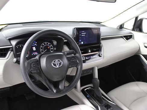 Used 2025 Toyota Corolla Cross L FWD image 8