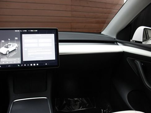 Used 2023 Tesla Model Y Long Range image 21