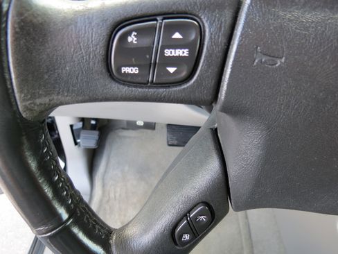 Used 2004 Chevrolet Tahoe LT w/ LT Preferred Equipment Group RWD image 12