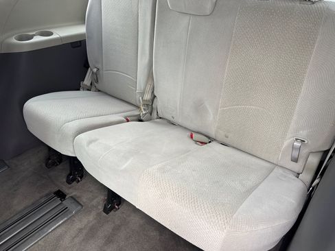 Used 2014 Toyota Sienna LE FWD image 33