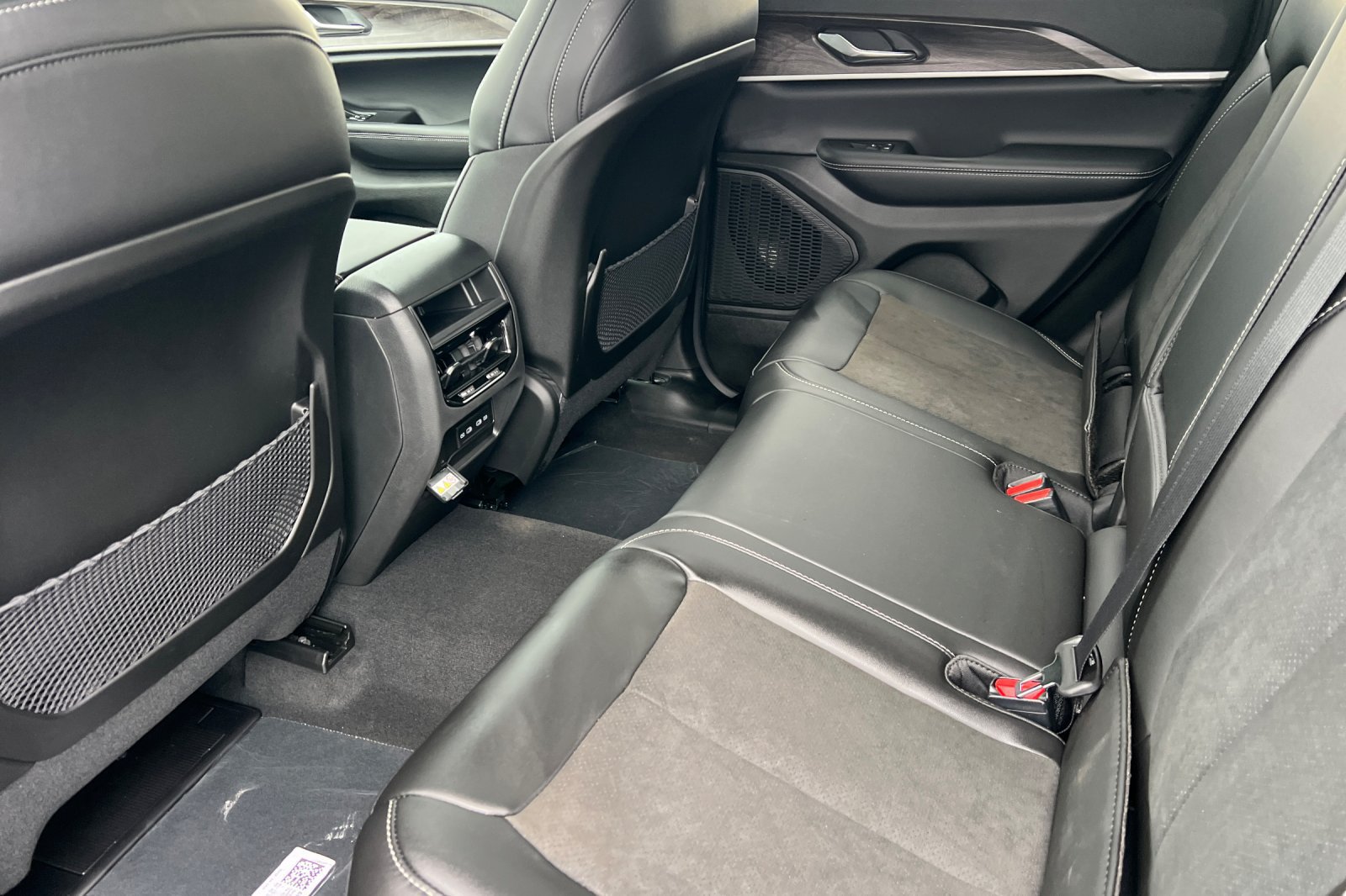 New 2026 Jeep Grand Cherokee Altitude AWD/4WD image 11