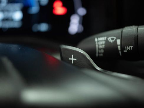 Used 2025 Toyota Camry SE image 24