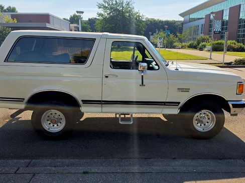 Used 1990 Ford Bronco AWD/4WD image 4