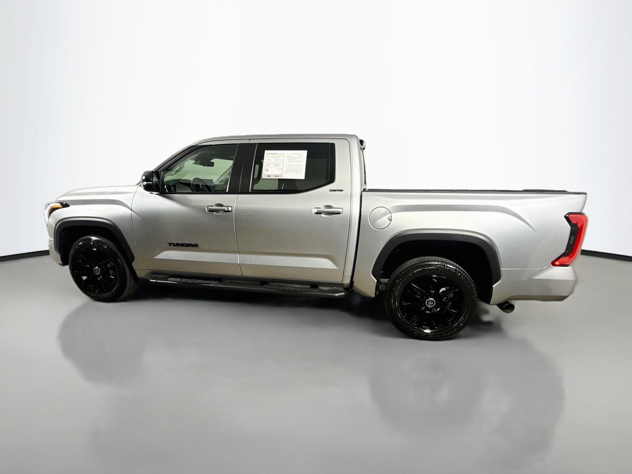 Used 2024 Toyota Tundra Limited AWD/4WD image 4