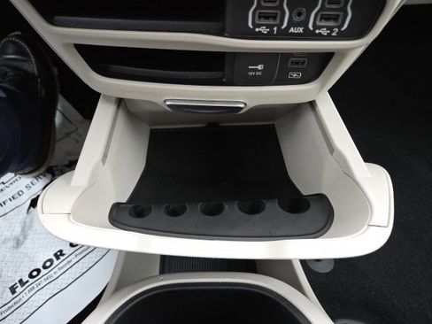 Used 2022 Chrysler Pacifica Touring-L image 57