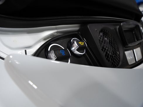 Used 2015 Porsche 911 Turbo S w/ High-end Infotainment Package image 80