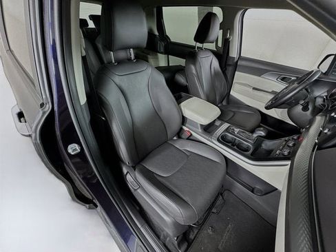 Certified 2024 Kia Carnival LX image 28