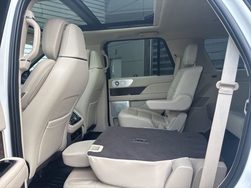 Used 2021 Lincoln Navigator Reserve w/ Luxury Package image 7