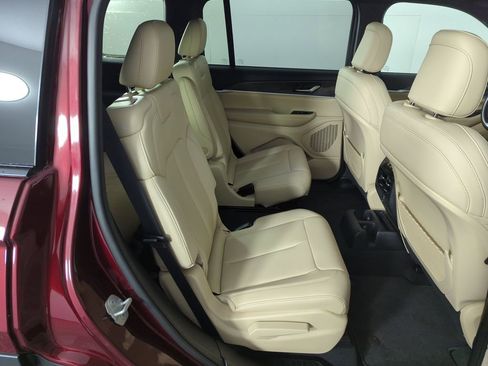 Used 2025 Jeep Grand Cherokee L Limited image 34