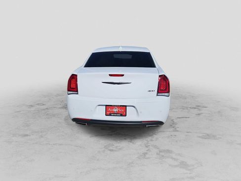 Used 2022 Chrysler 300 Touring L image 7