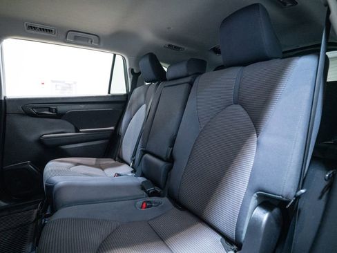 Certified 2022 Toyota Highlander LE image 33
