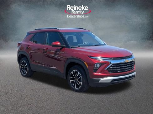 Used 2025 Chevrolet TrailBlazer LT AWD/4WD image 3