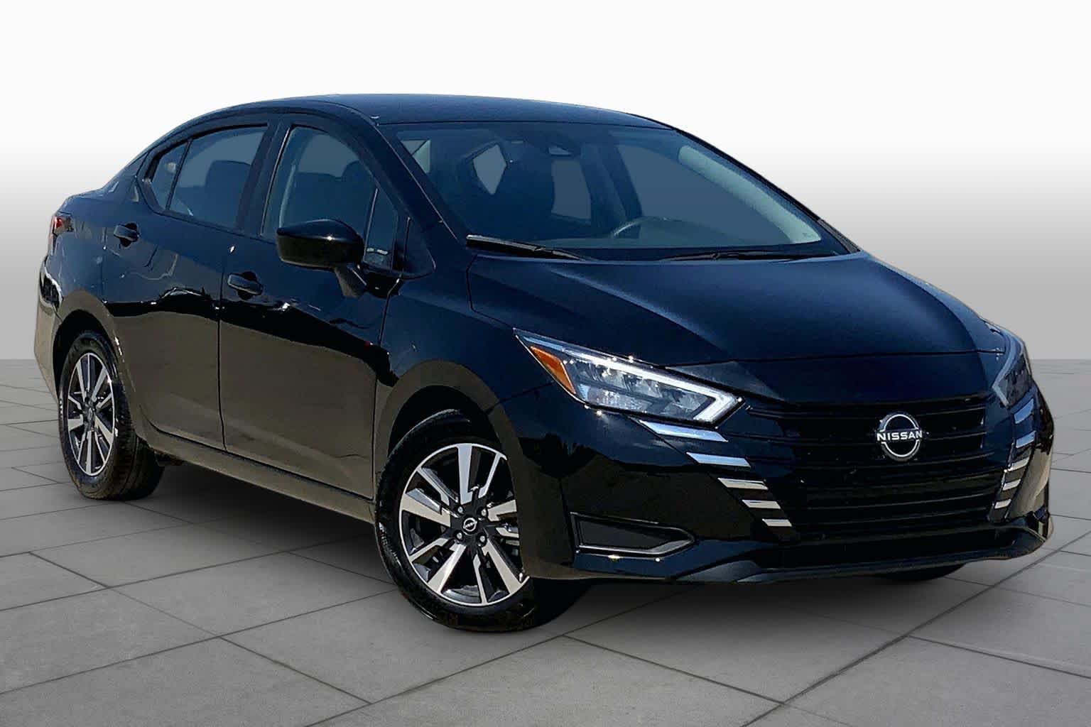Used 2025 Nissan Versa SV FWD image 3
