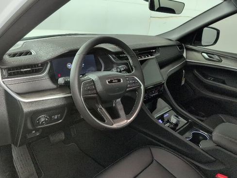 New 2025 Jeep Grand Cherokee L Limited w/ Black Appearance Package AWD/4WD image 9