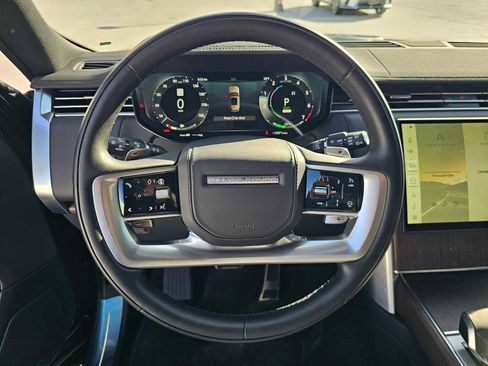 Used 2025 Land Rover Range Rover SE AWD/4WD image 22