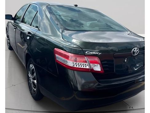 Used 2010 Toyota Camry LE FWD image 18