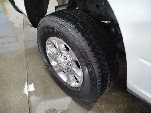 Used 2024 RAM 2500 Big Horn w/ Bed Utility Group image 18