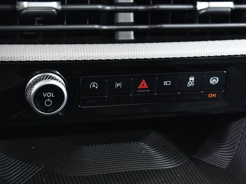 New 2025 Ford Explorer Active w/ Active Comfort Package image 30