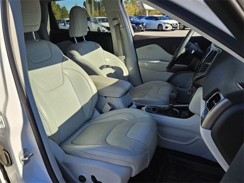 Used 2019 Jeep Cherokee Limited w/ Luxury Group image 17