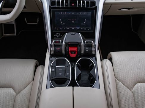 Used 2019 Lamborghini Urus image 47