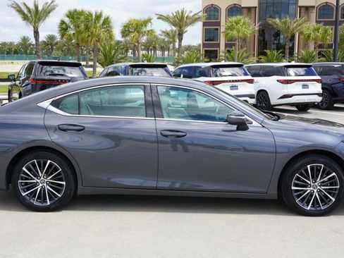 Used 2025 Lexus ES 350 w/ Premium Package image 4