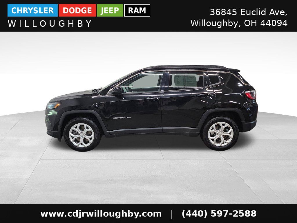 Used 2024 Jeep Compass Latitude AWD/4WD image 6