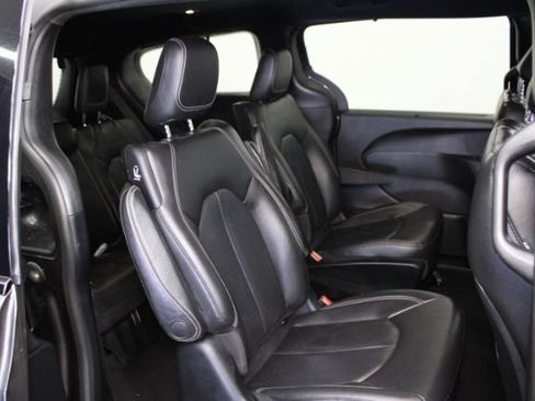 Used 2019 Chrysler Pacifica Touring-L w/ S Appearance Package FWD image 23