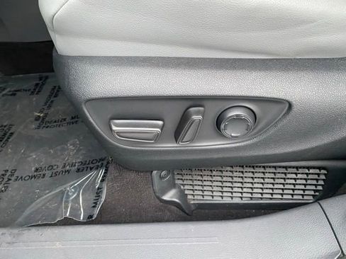 Used 2023 Toyota Sienna XLE image 18