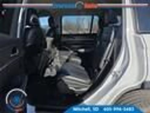 Used 2023 Jeep Grand Cherokee L Limited w/ Black Appearance Package image 5