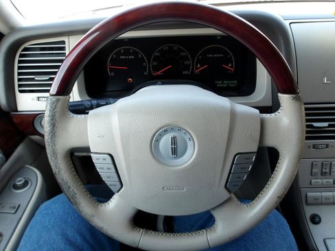 Used 2004 Lincoln Aviator AWD image 15