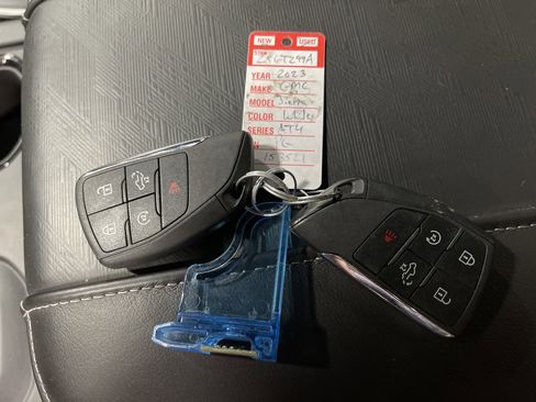 Used 2023 GMC Sierra 1500 AT4X image 28