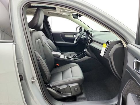 New 2026 Volvo XC40 B5 Core w/ Protection Package Premier AWD/4WD image 14