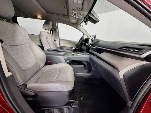 Used 2024 Toyota Sienna LE w/ LE Plus Package AWD/4WD image 30
