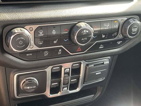 Used 2024 Jeep Wrangler Unlimited Sport AWD/4WD image 18