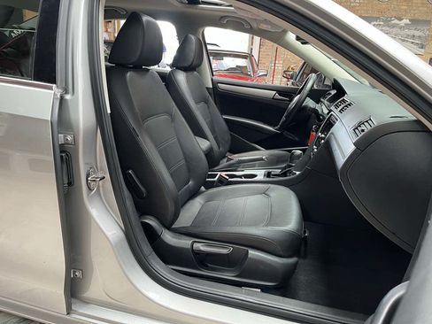 Used 2013 Volkswagen Passat 2.5 SE FWD image 25